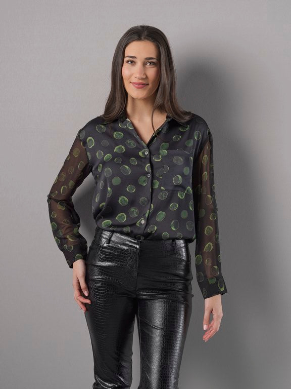 Camisa Negra Estampada con Mangas Semitransparentes