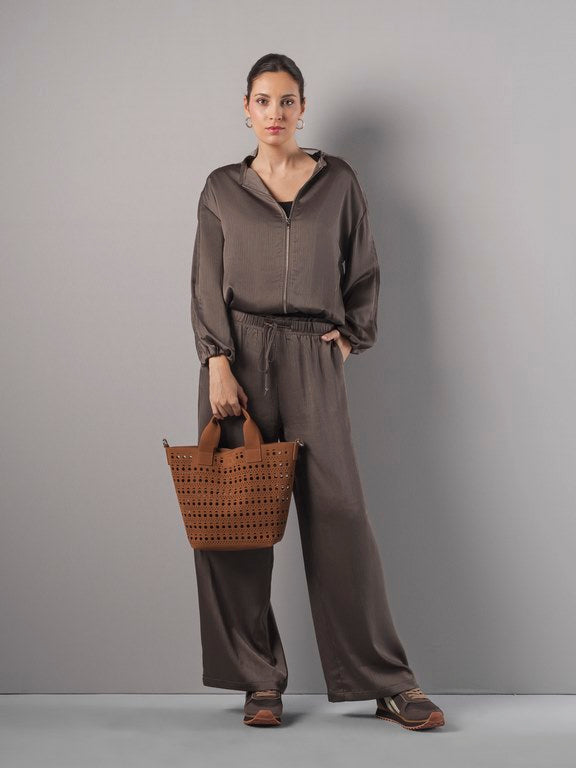 Conjunto Gris de Bomber Satinada y Pantalón Ancho