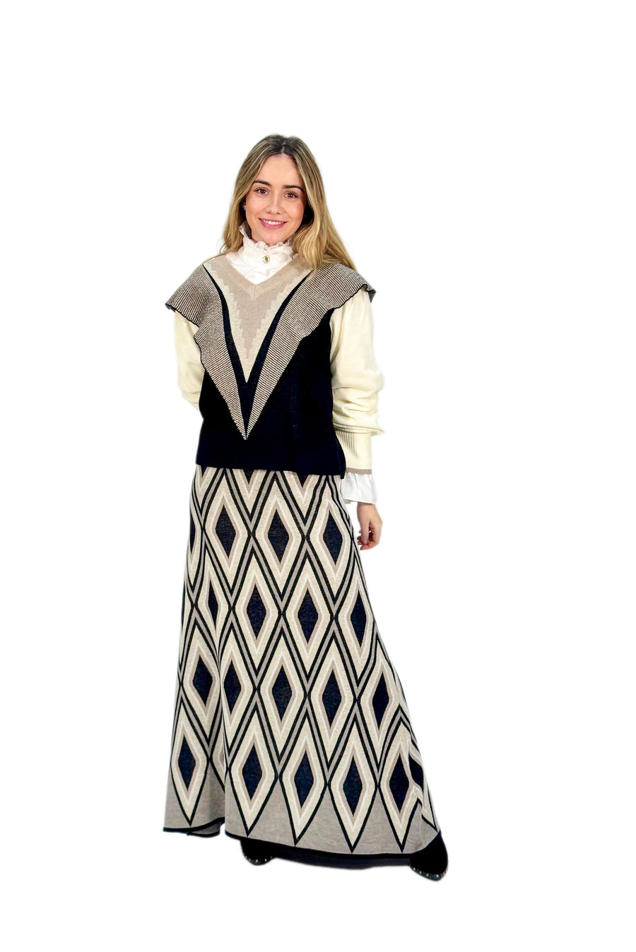 Falda larga de punto con estampado geométrico de rombos en negro, beige y topo