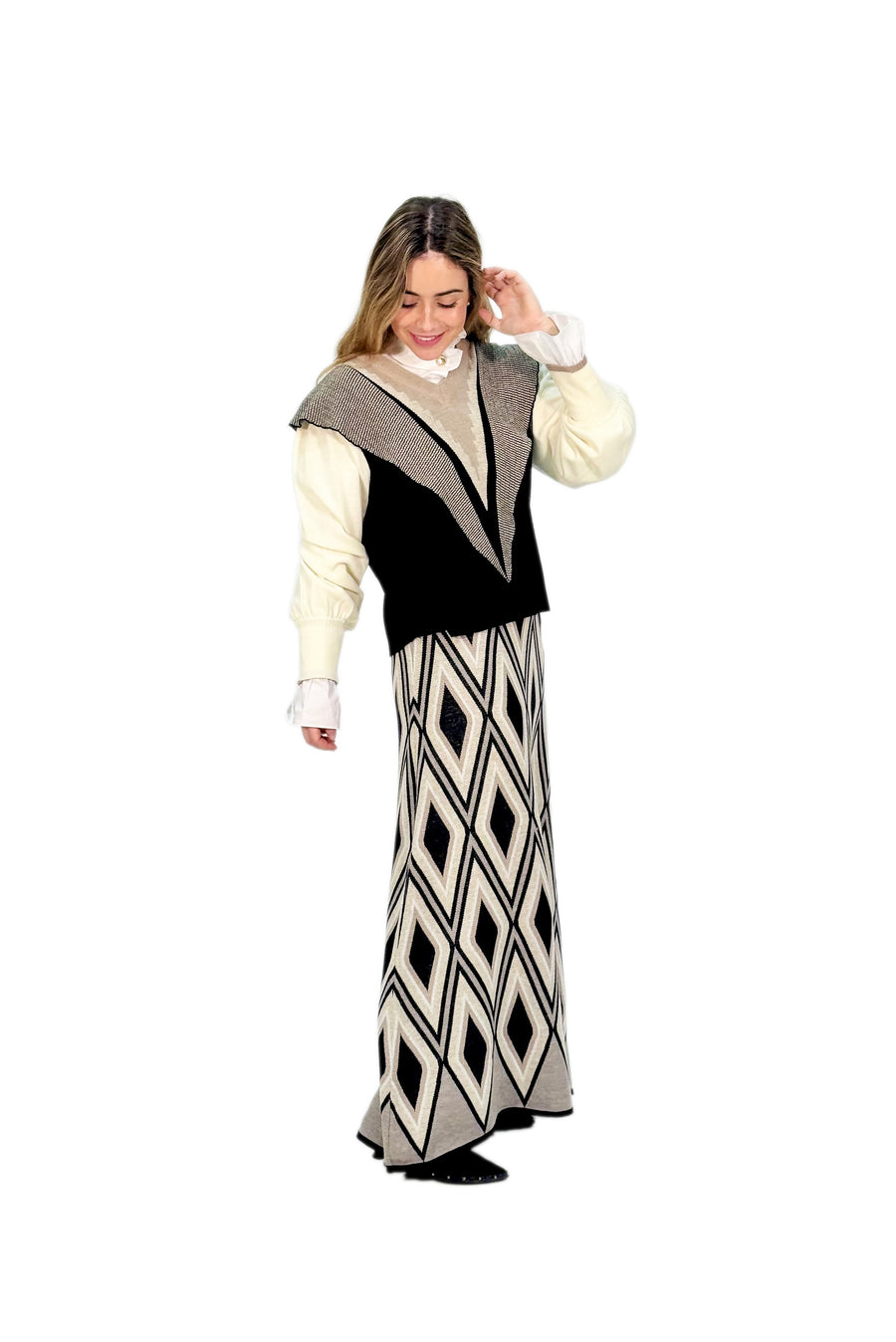 Falda larga de punto con estampado geométrico de rombos en negro, beige y topo