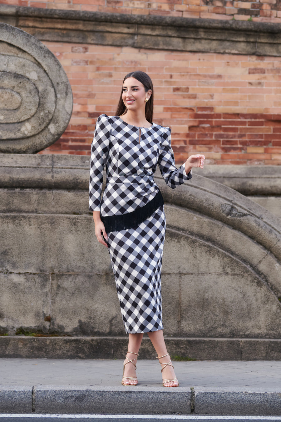 Vestido Midi Cuadros Vichy Marino con Fajín de Flecos y Manga Larga