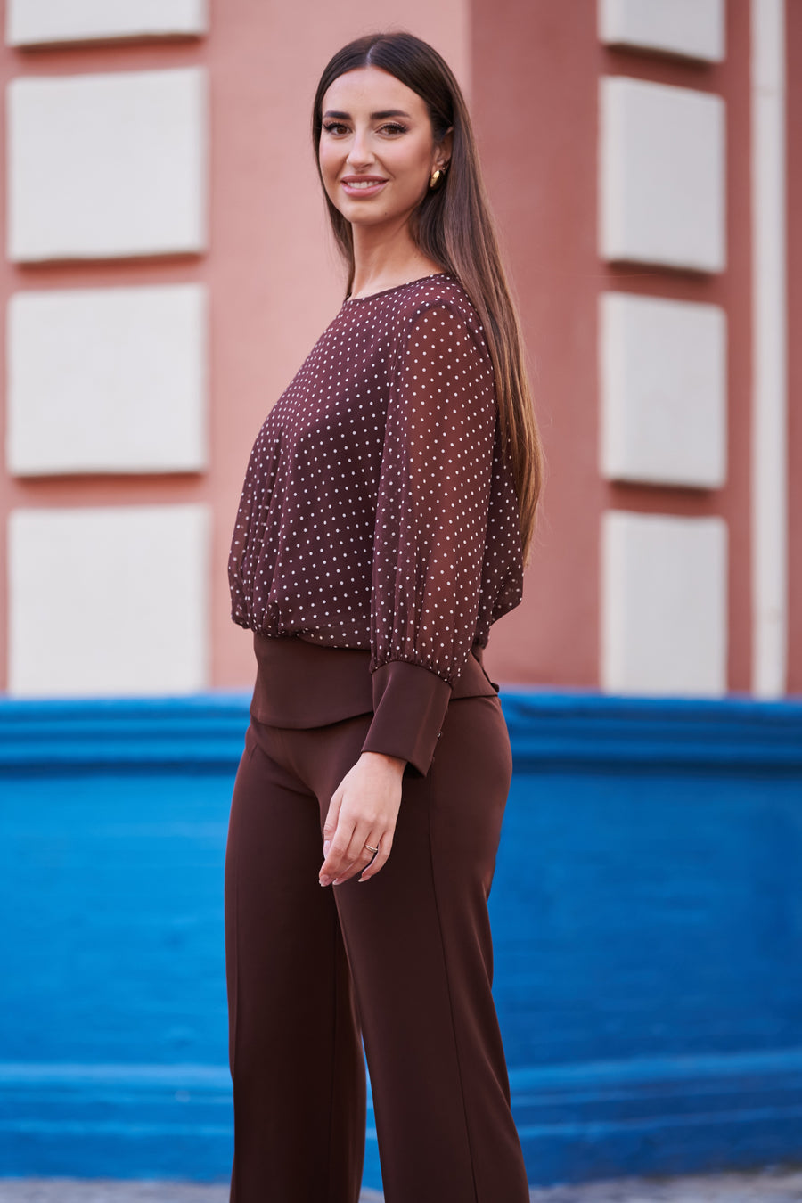 Conjunto Dos Piezas Chocolate con Blusa de Lunares