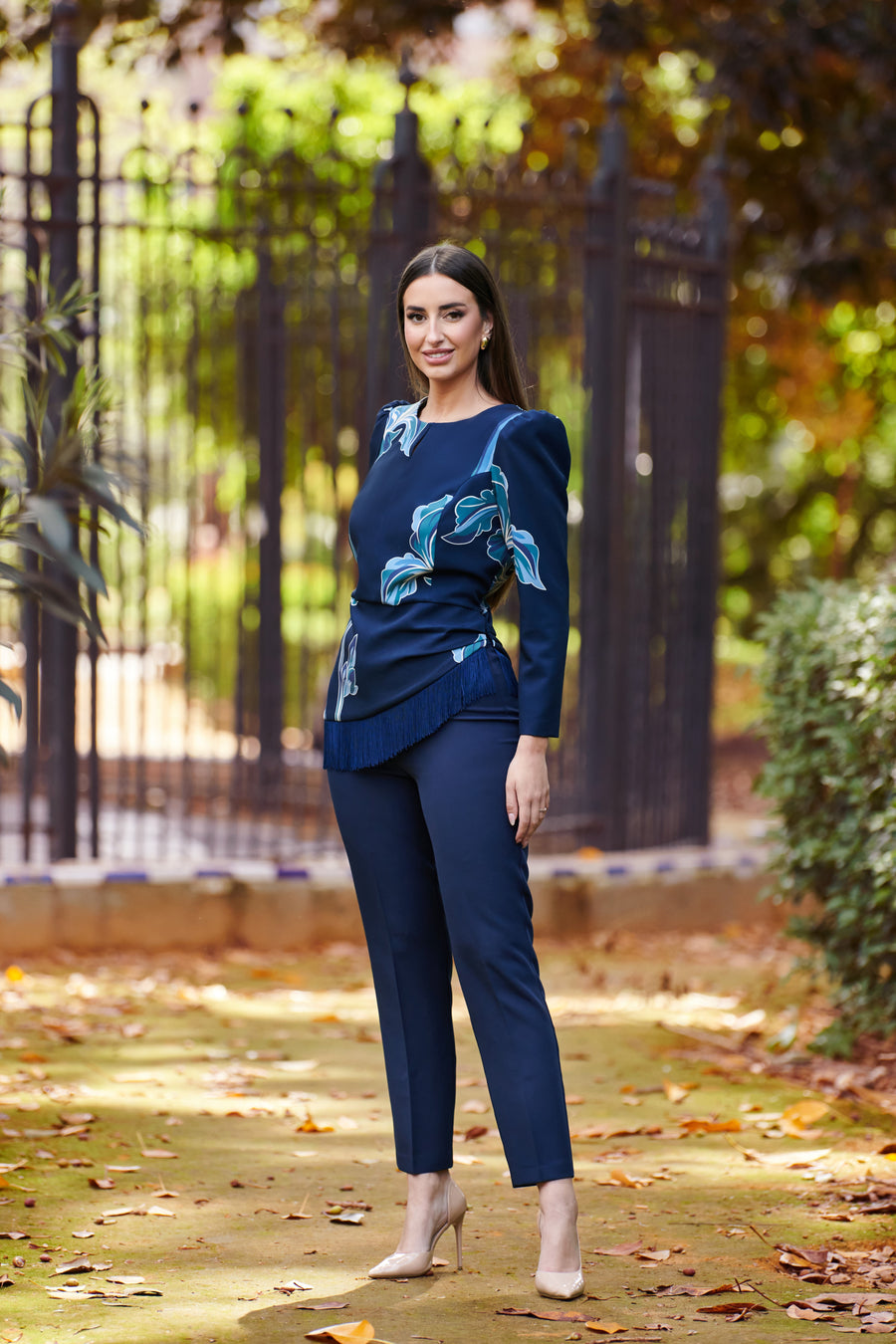 Conjunto Dos Piezas Azul Marino con Estampado Floral y Flecos