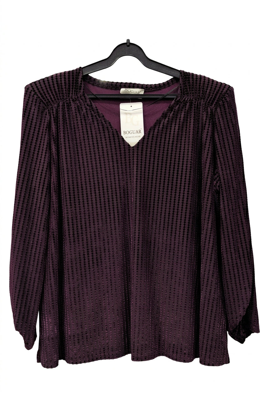 Blusa de Plumeti Berenjena con Escote de Pico y Mangas Fruncidas