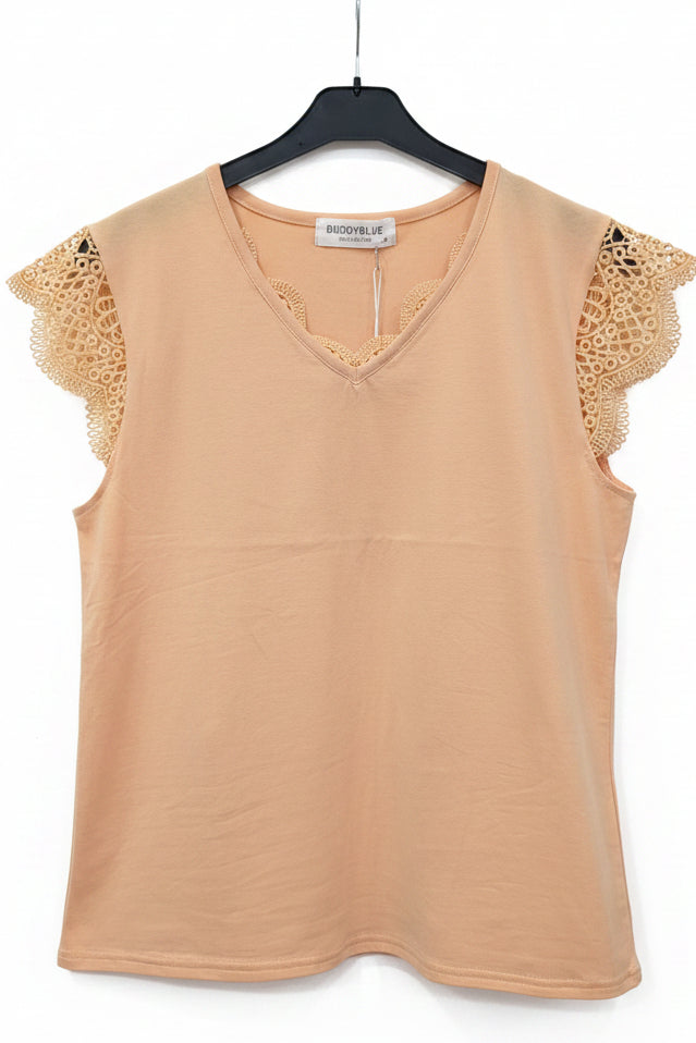 Camiseta con Detalles de Guipur