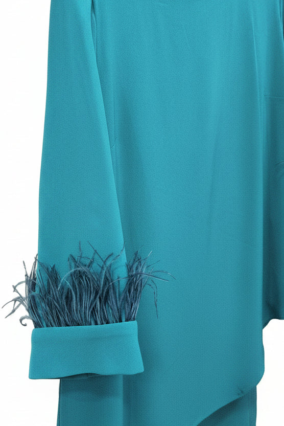 Conjunto de Pantalón y Túnica Asimétrica con Plumas