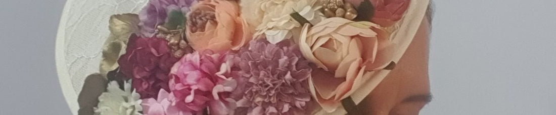 Tocados y pamelas para bodas: guía completa para elegir el complemento perfecto