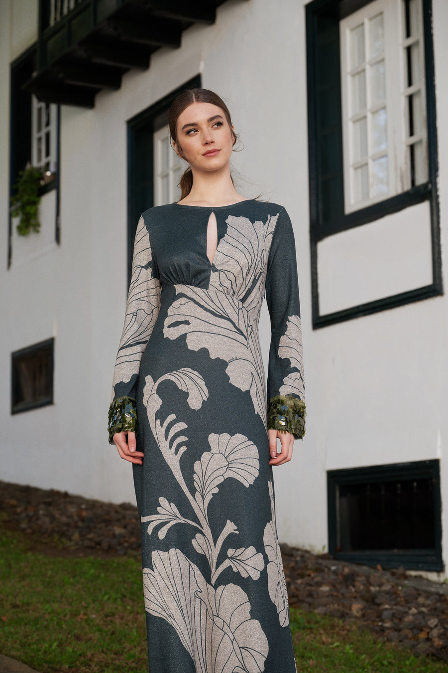 Vestido Largo Verde con Estampado Botánico y Lentejuelas