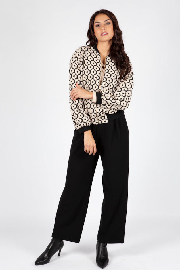 Chaqueta Bomber de Jacquard con Estampado Geométrico en Crudo y Negro