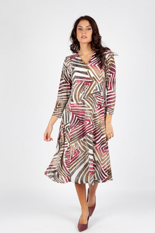 Vestido Midi Estampado Geométrico en Tonos Fucsia, Marrón y Crudo