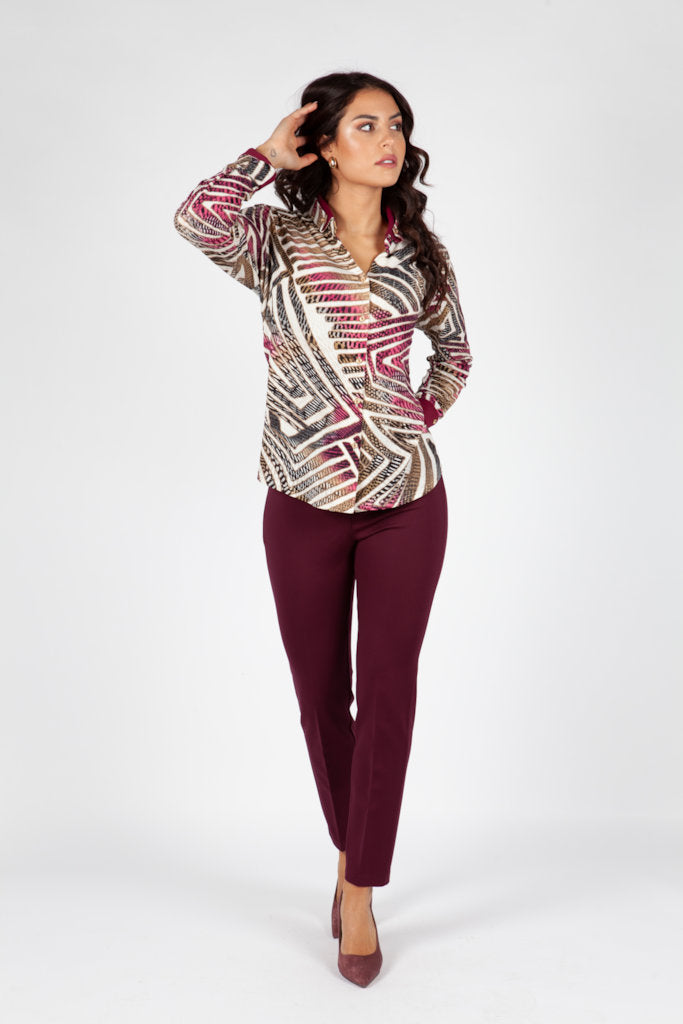 Camisa Estampada Geométrica en Tonos Fucsia y Burdeos con Puños en Contraste