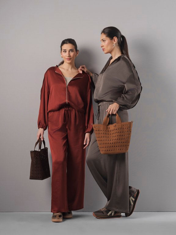 Conjunto Gris de Bomber Satinada y Pantalón Ancho