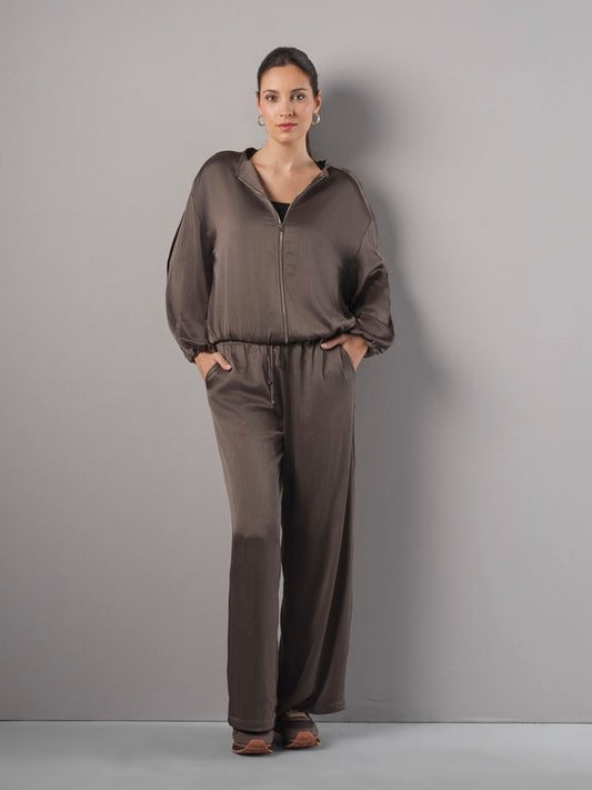 Conjunto Gris de Bomber Satinada y Pantalón Ancho
