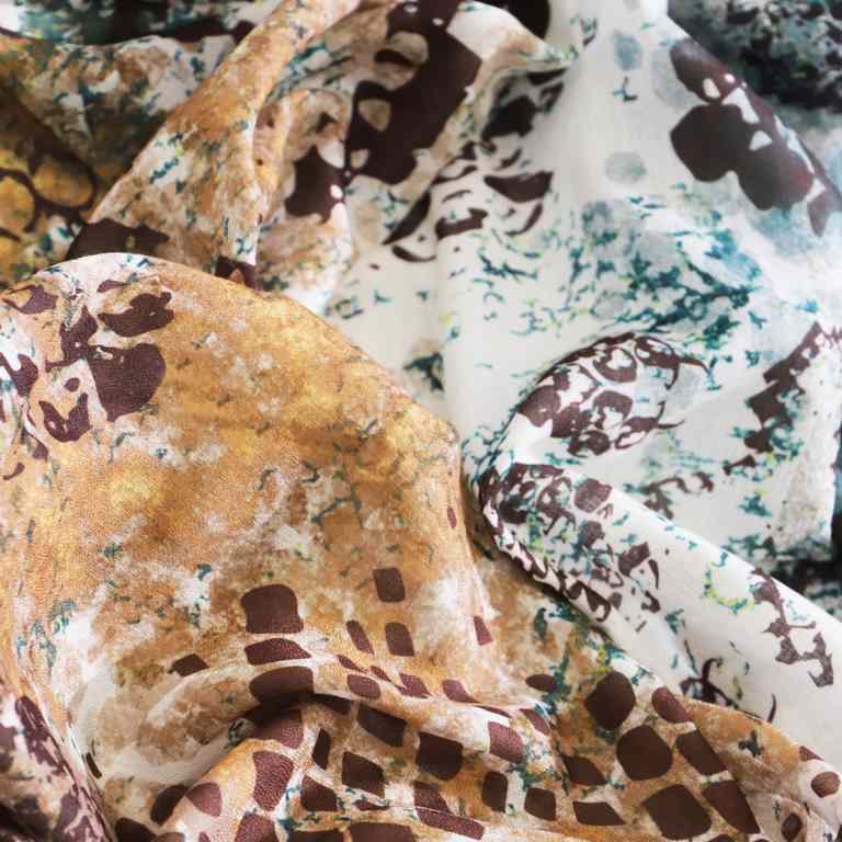 Fular Estampado Animal en Tonos Verde Agua, Mostaza y Marrón