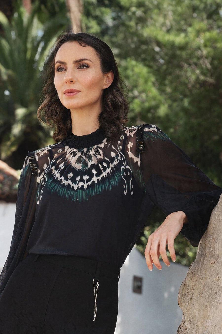 Blusa de Tul Semitransparente con Estampado Étnico en Pechera