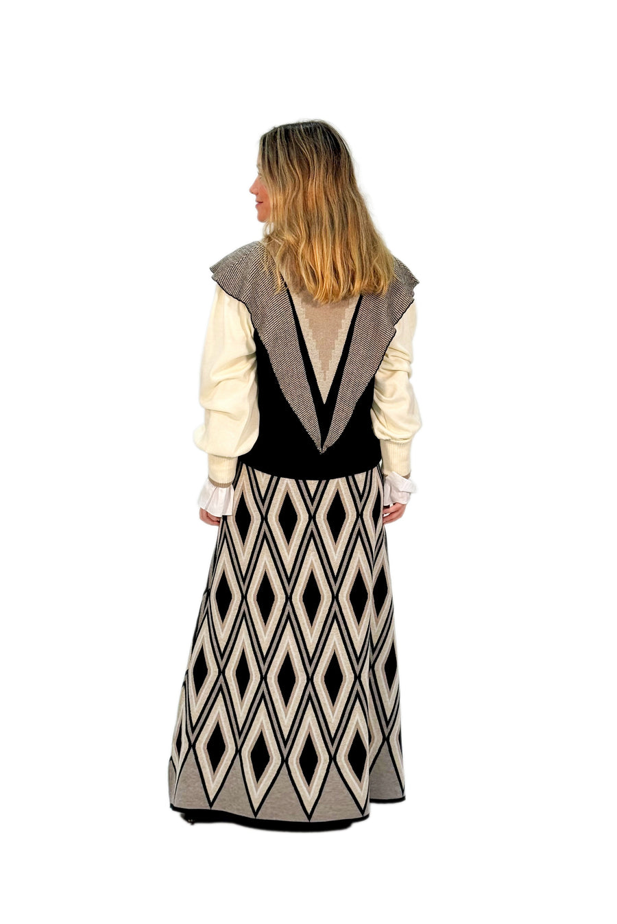 Falda larga de punto con estampado geométrico de rombos en negro, beige y topo