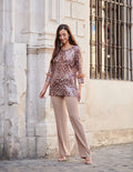 Conjunto pantalón con top de minilentejuelas y manga francesa
