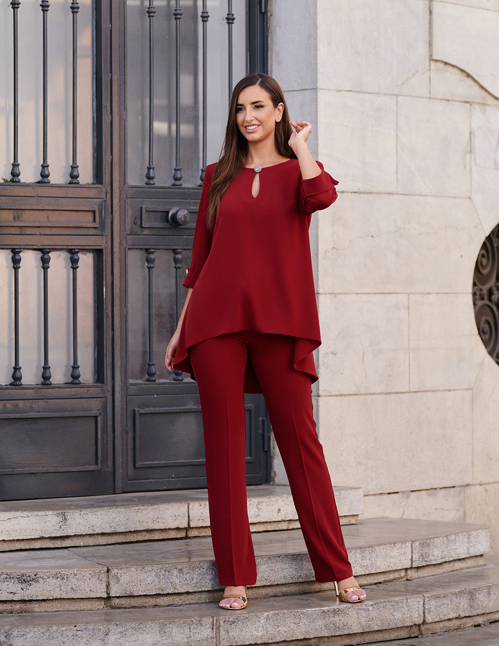 Conjunto pantalón de crespón con blusón y manga francesa