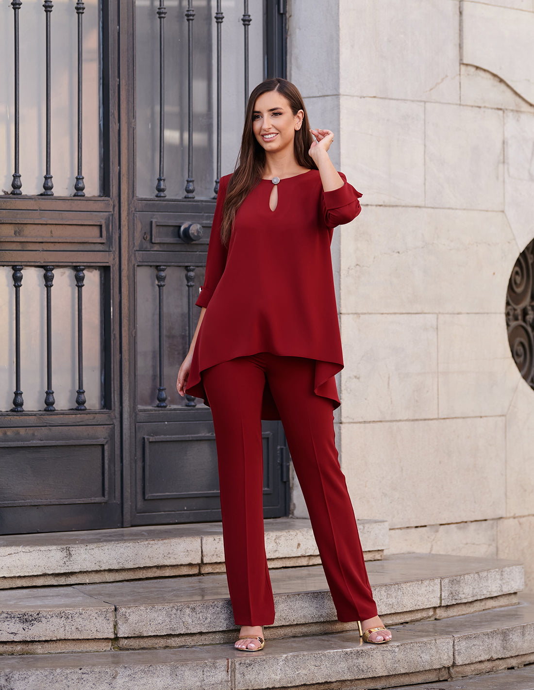 Conjunto pantalón de crepé con blusón y manga francesa