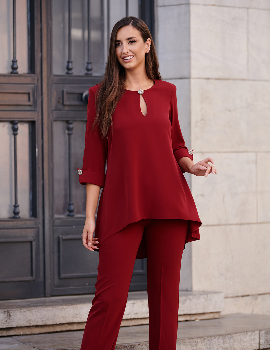 Conjunto pantalón de crepé con blusón y manga francesa