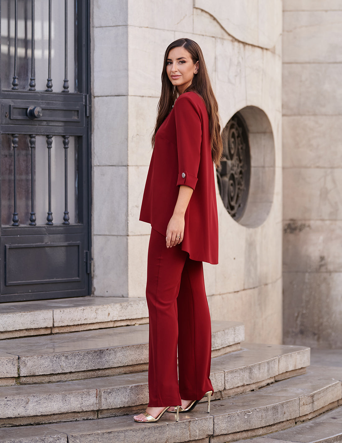 Conjunto pantalón de crespón con blusón y manga francesa