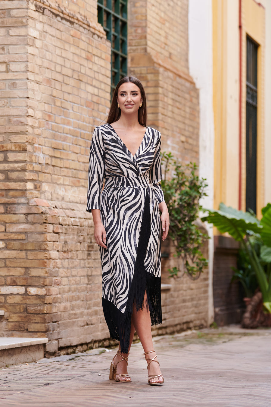 Vestido Midi Cebra con Escote Cruzado y Flecos
