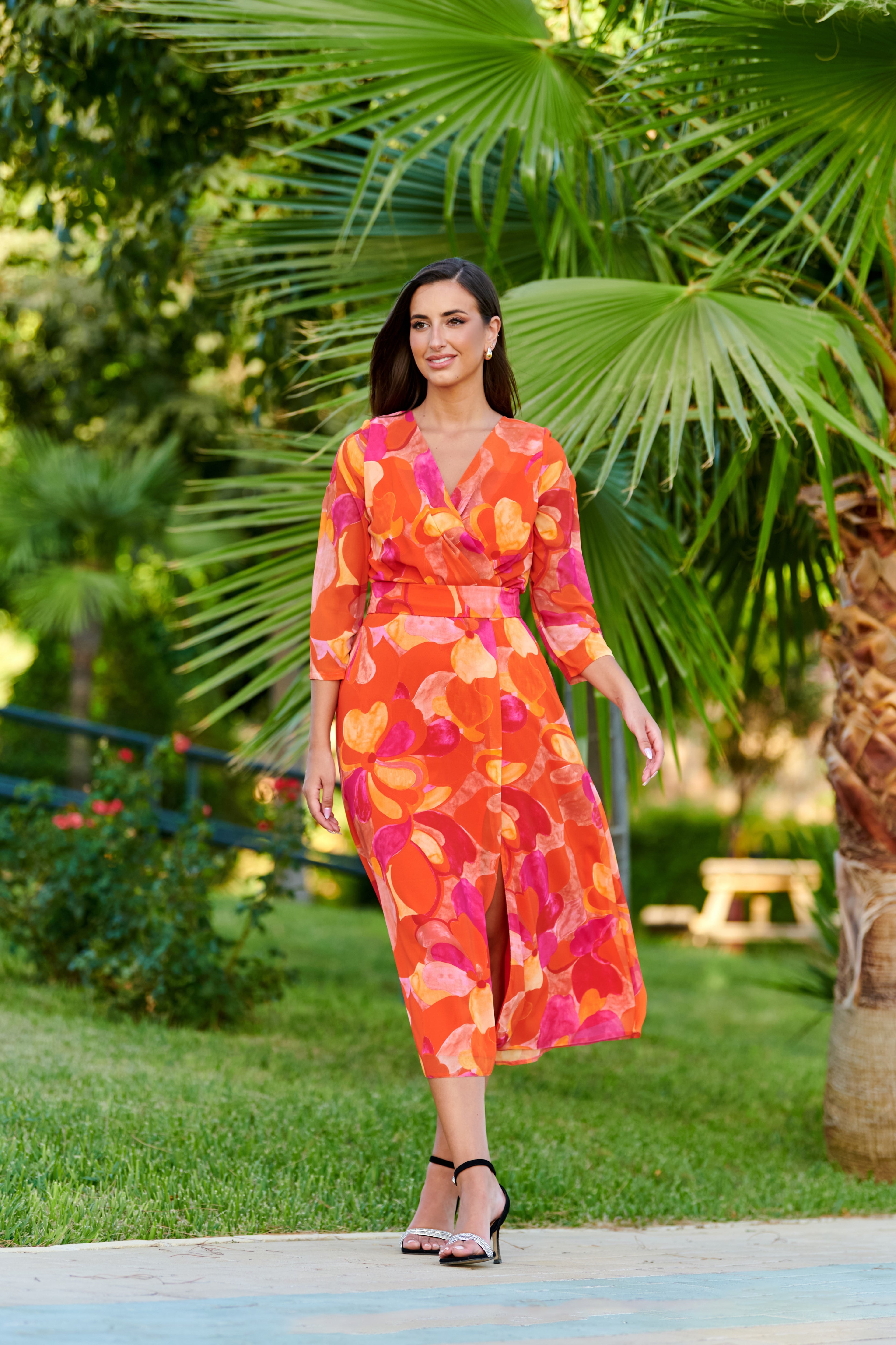 Elegante Vestido Midi Cruzado con Estampado Floral en Naranja y Fucsia