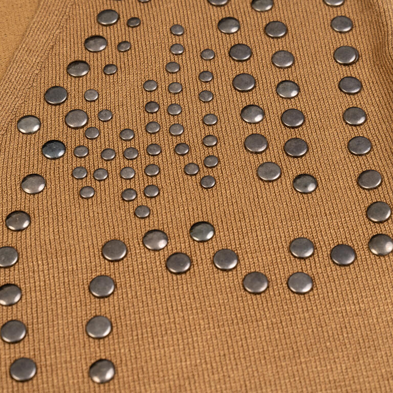 Jersey de Pico Camel con Tachuelas