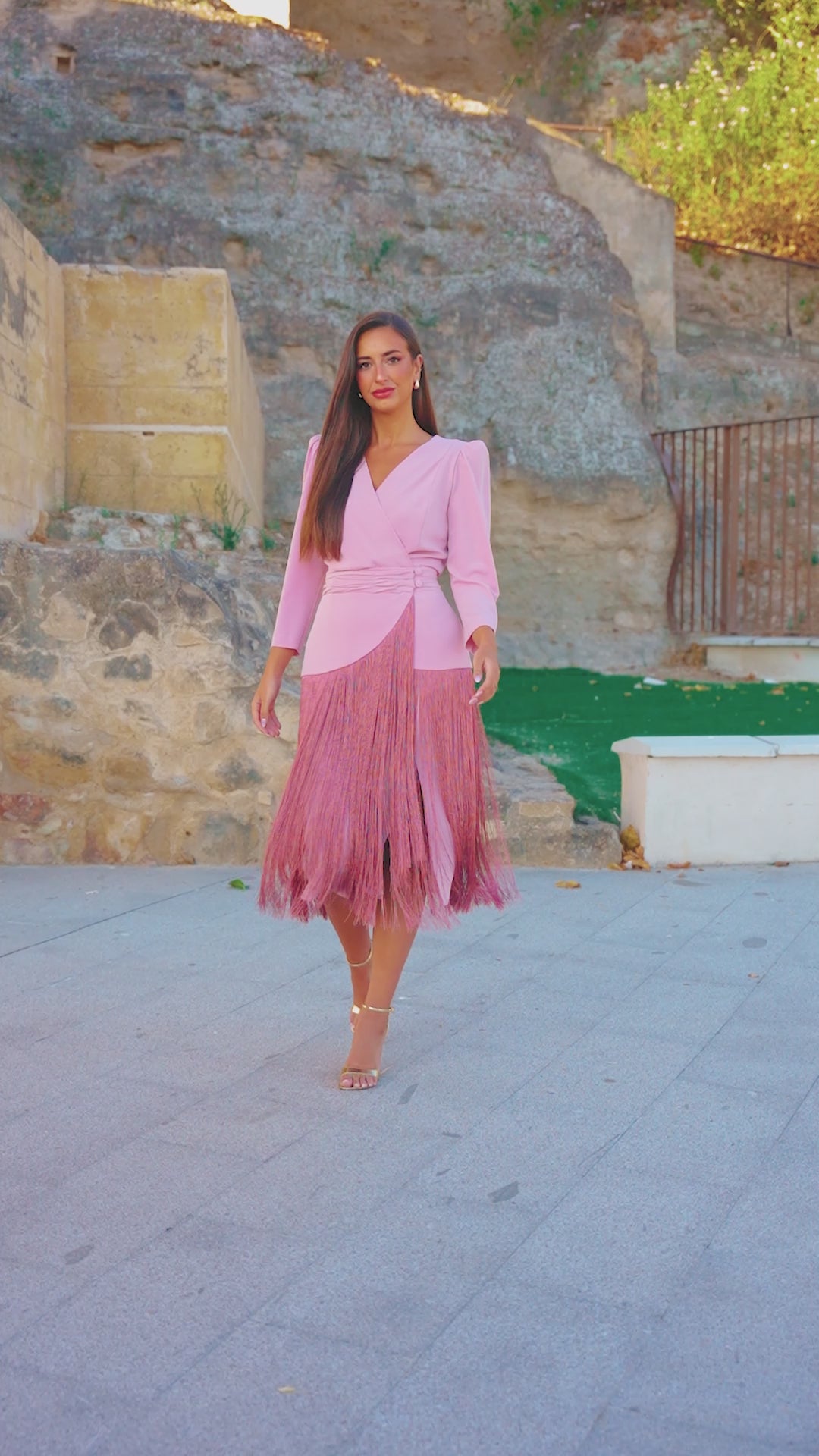 Vestido midi con aplicación de flecos