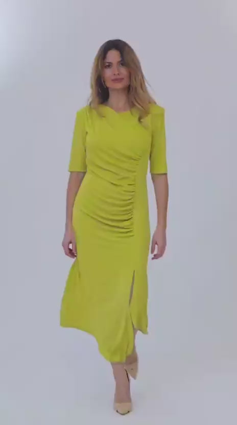 Vestido de largo asimétrico y drapeado