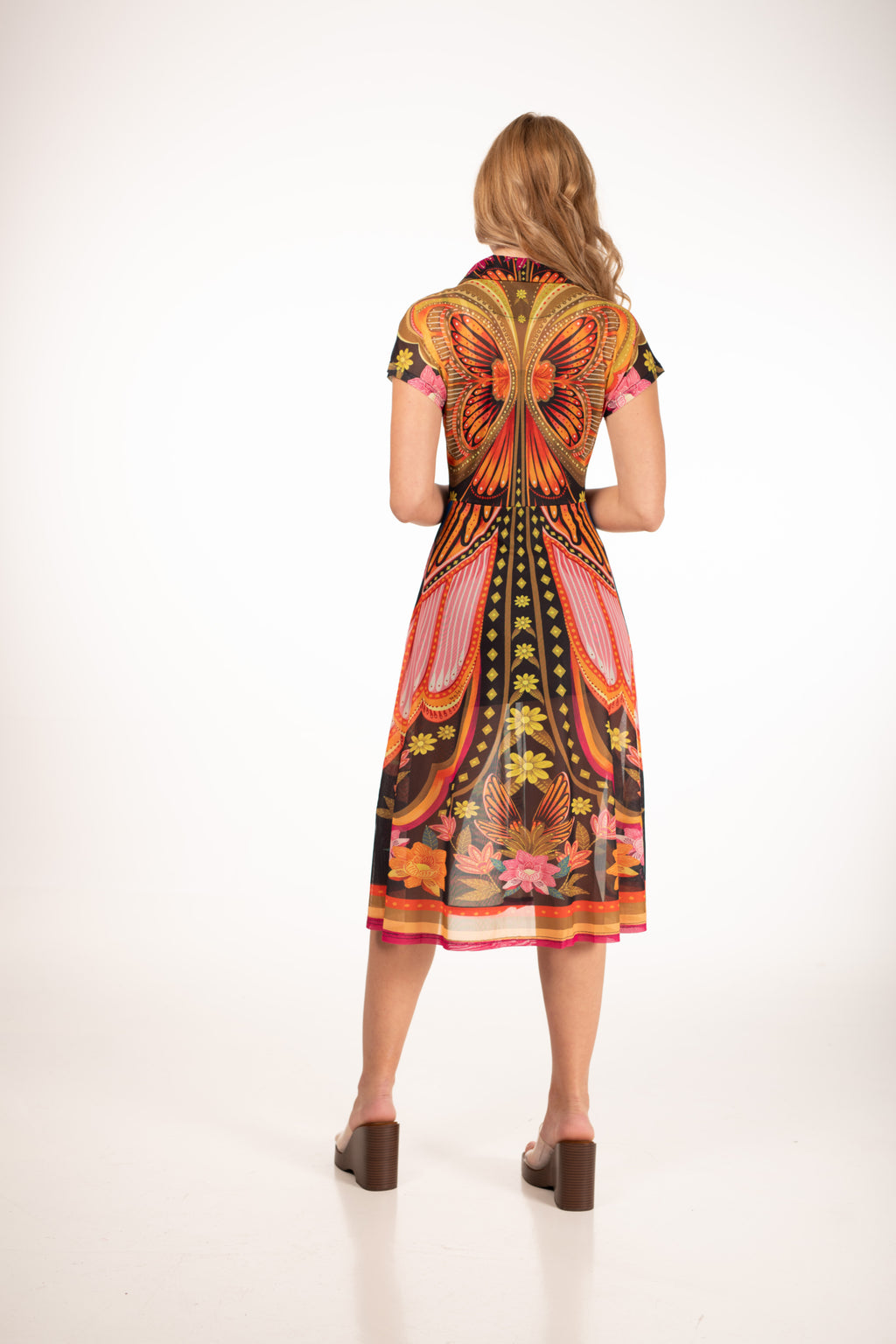 Vestido midi estampado con mariposas y flores