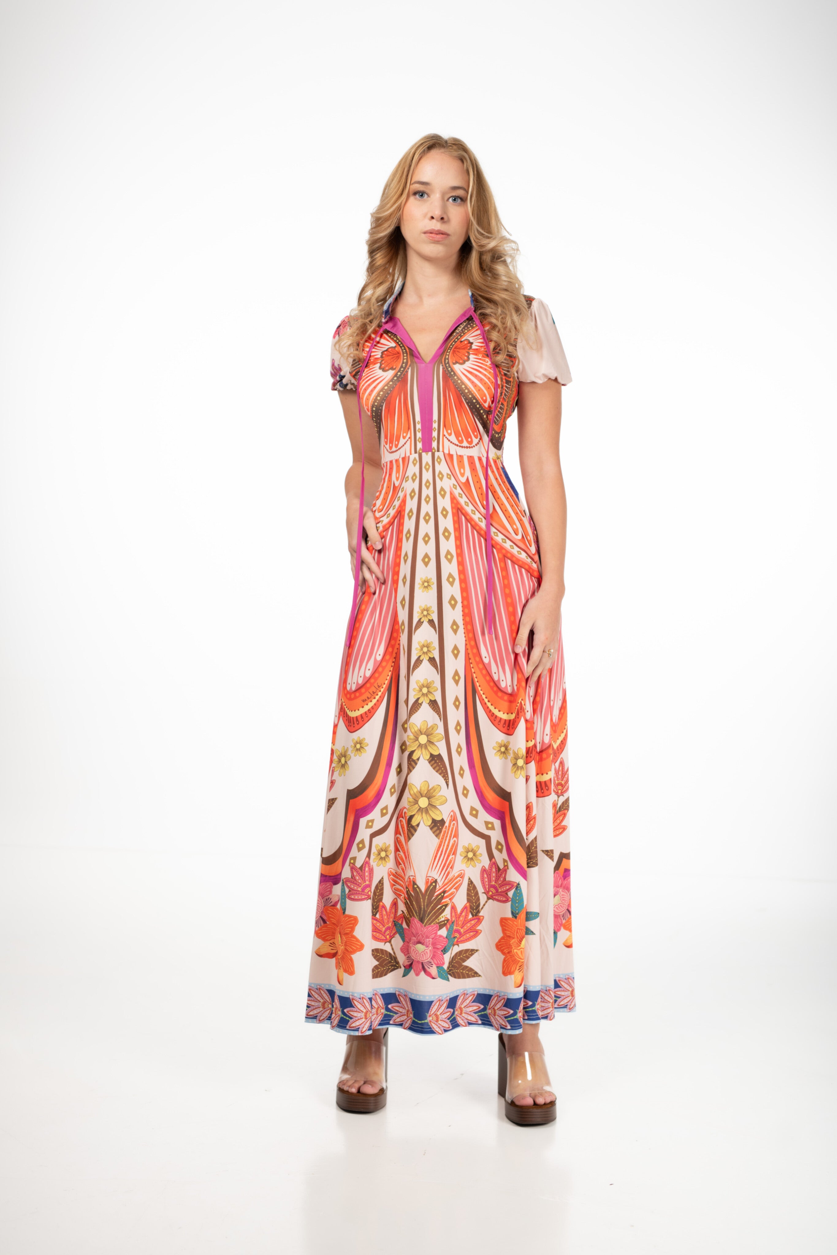 Vestido maxi estampado de mariposas artesanal