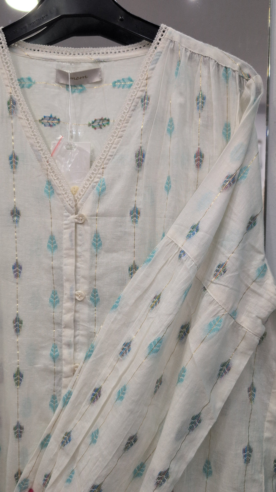 Blusa Boho-Chic de algodón con Hilo Dorado y Bordado Azul