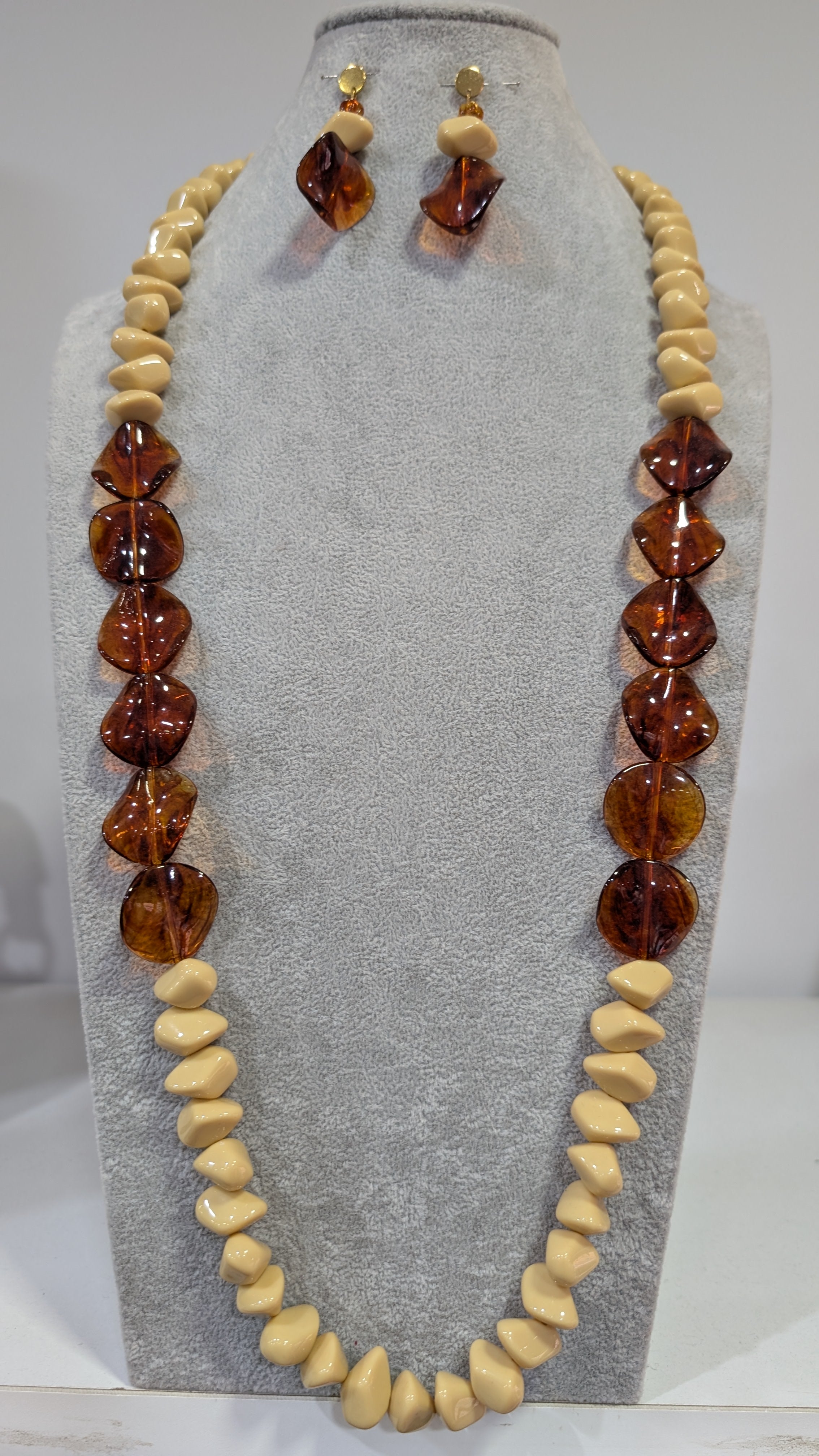 Conjunto de Collar y Pendientes "Ámbar & Marfil"