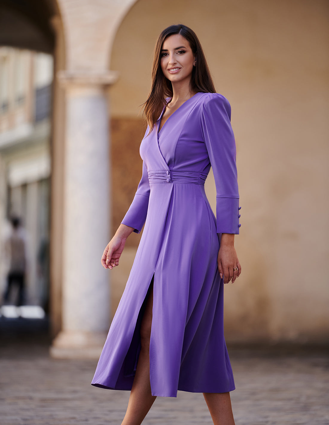 Vestido en evasé de crespón para bodas y eventos