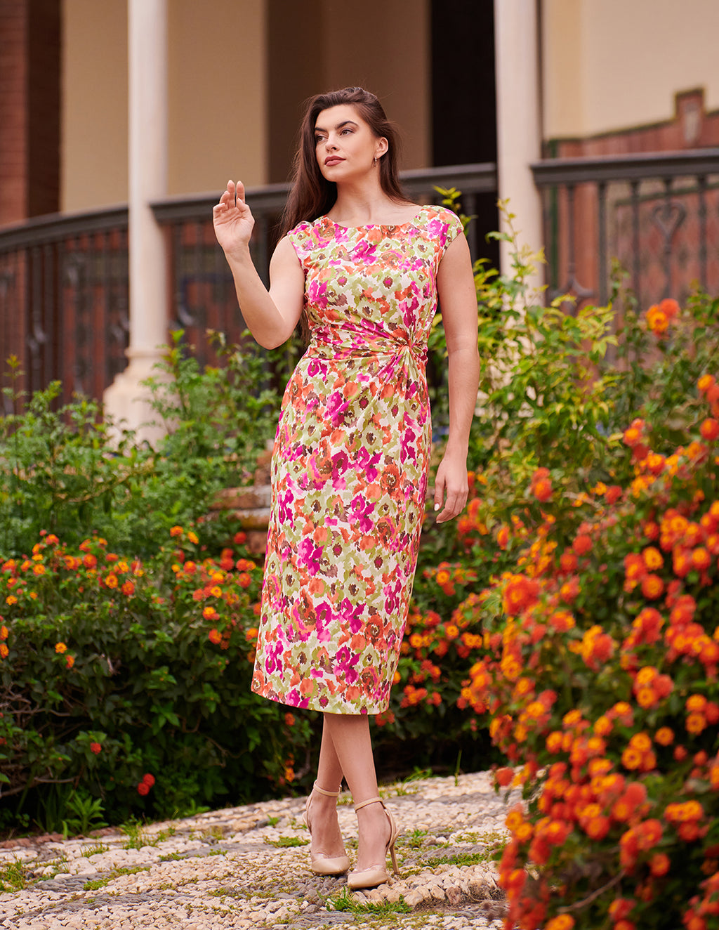 Vestido midi estampado floral artístico para eventos