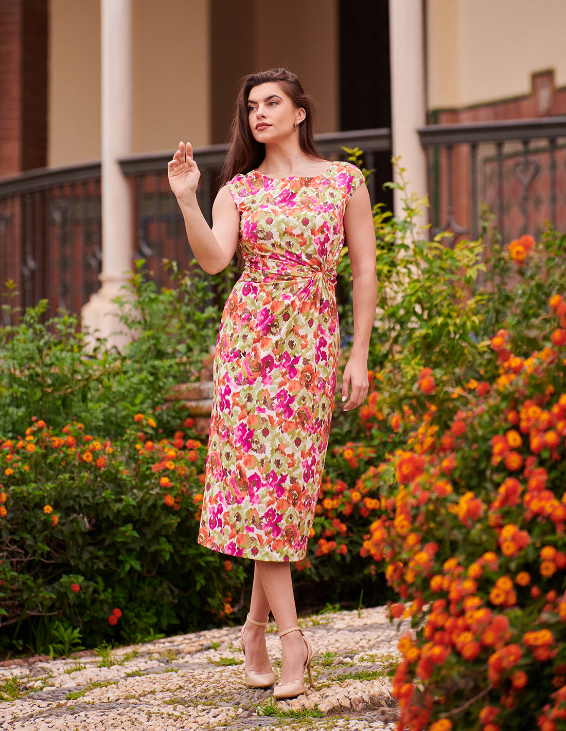 Vestido midi estampado floral artístico para eventos