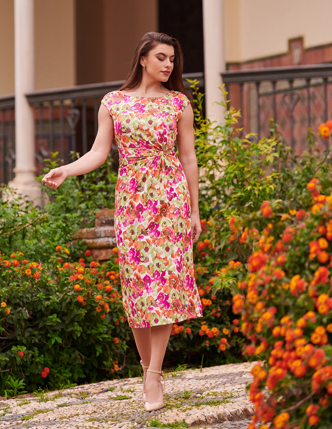 Vestido midi estampado floral artístico para eventos