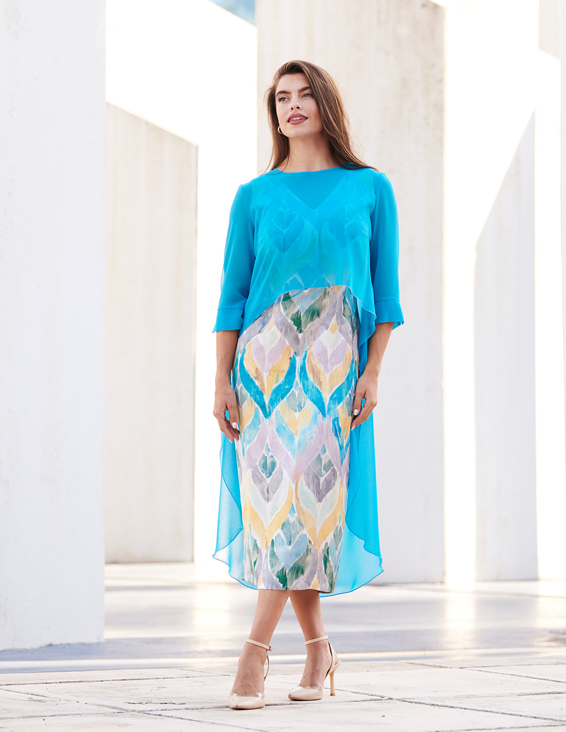 Vestido midi con capa de gasa estampada