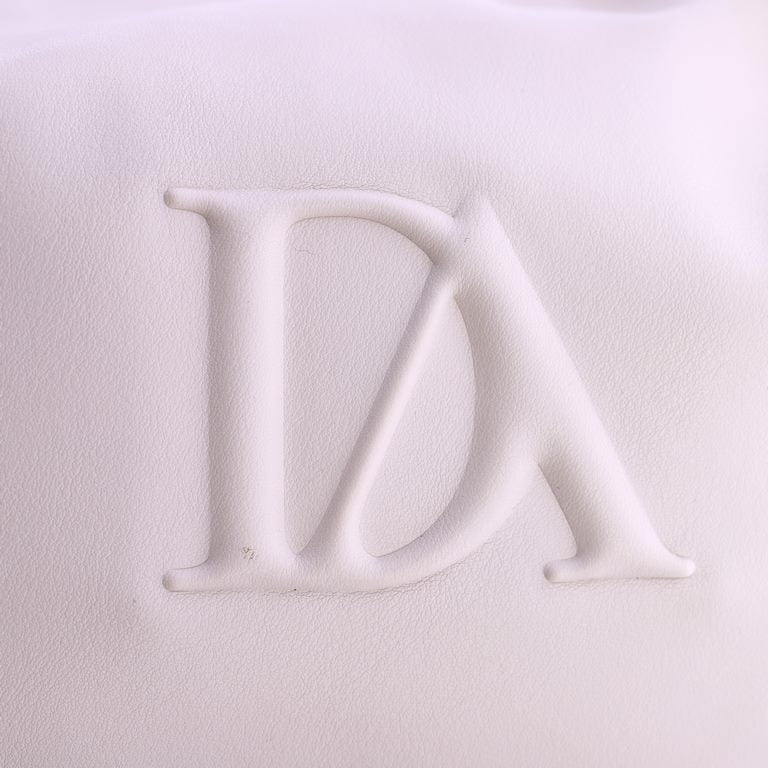 Bolso Hobo Minimalista con Detalle de Cadena - Edición Elegance