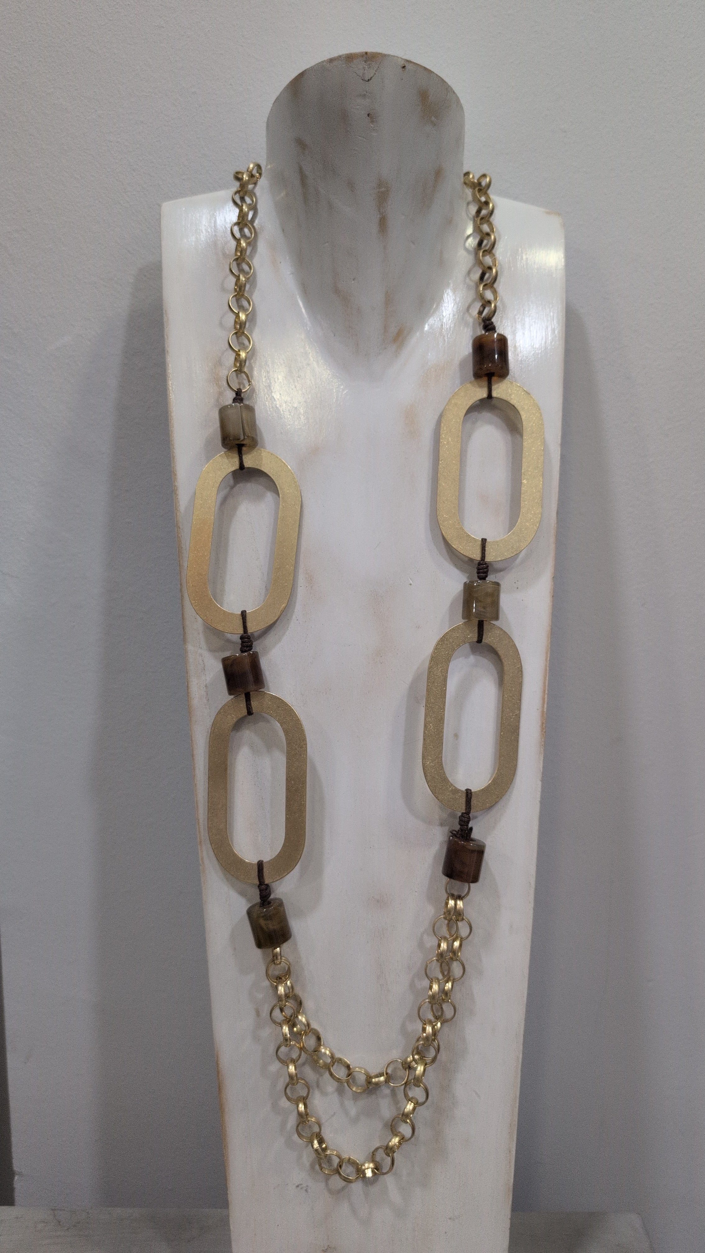 Collar Largo Geométrico Eslabones y Resina
