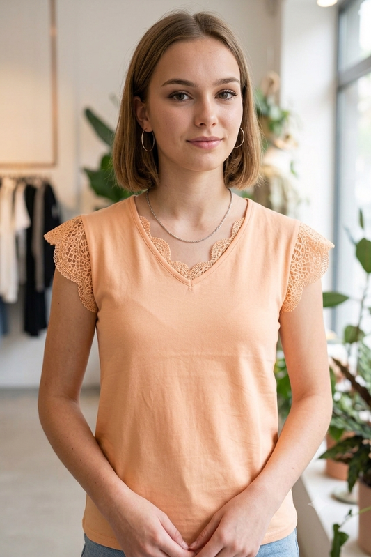 Camiseta con Detalles de Guipur