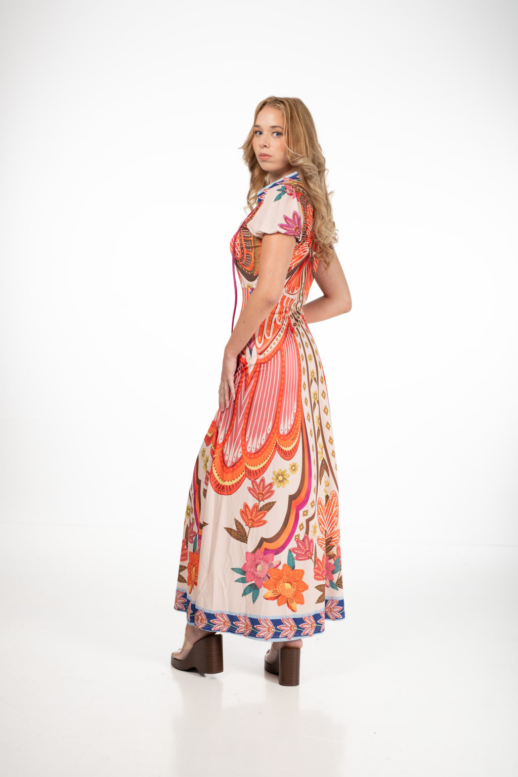 Vestido maxi estampado de mariposas artesanal