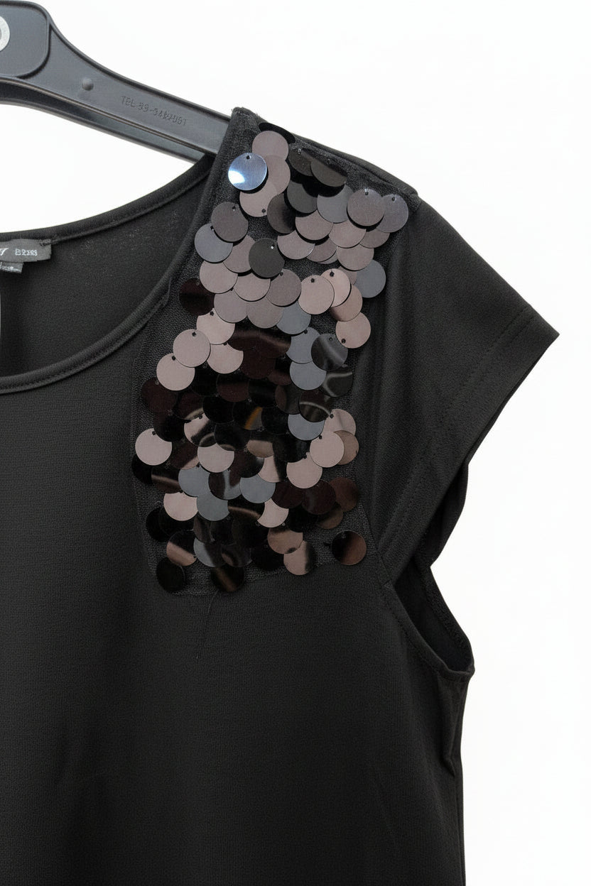 Camiseta con Detalles de Lentejuelas en Hombros