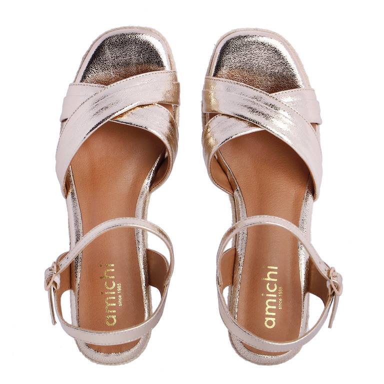 Sandalias de Cuña con Acabado Metalizado para mujer