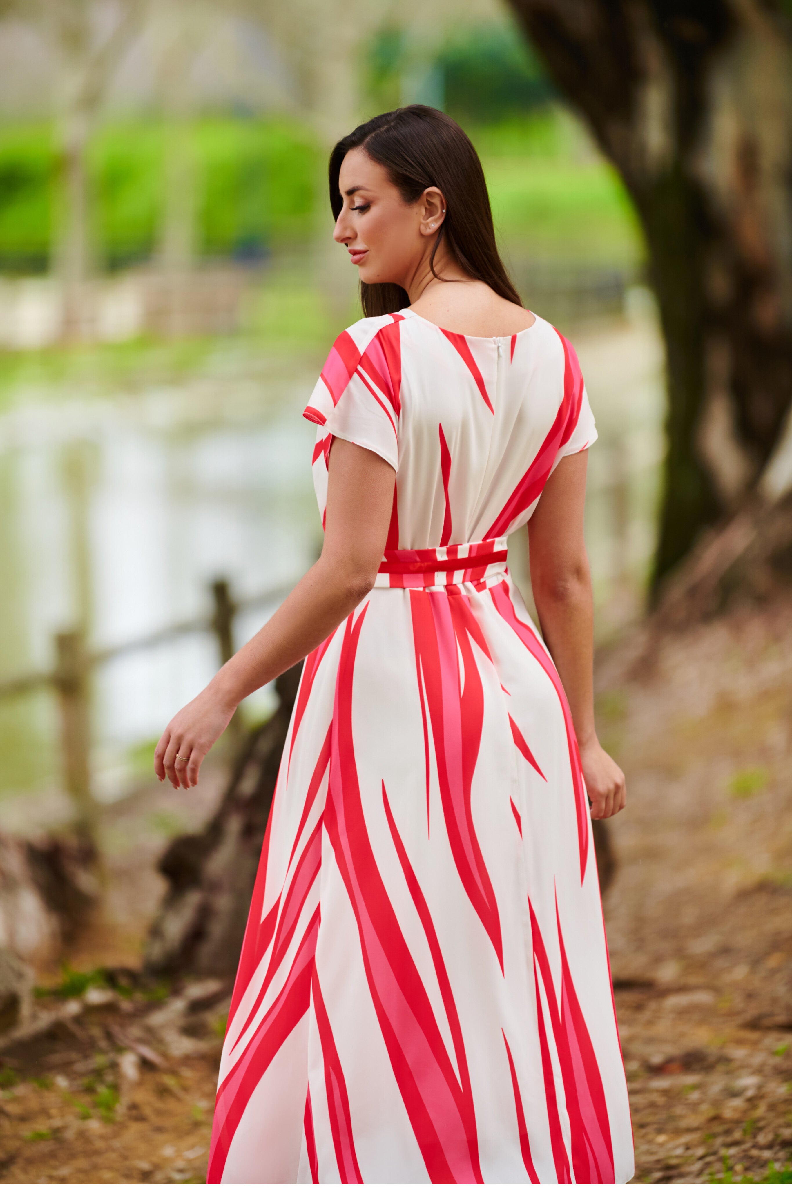 Vestido midi estampado abstracto elegante